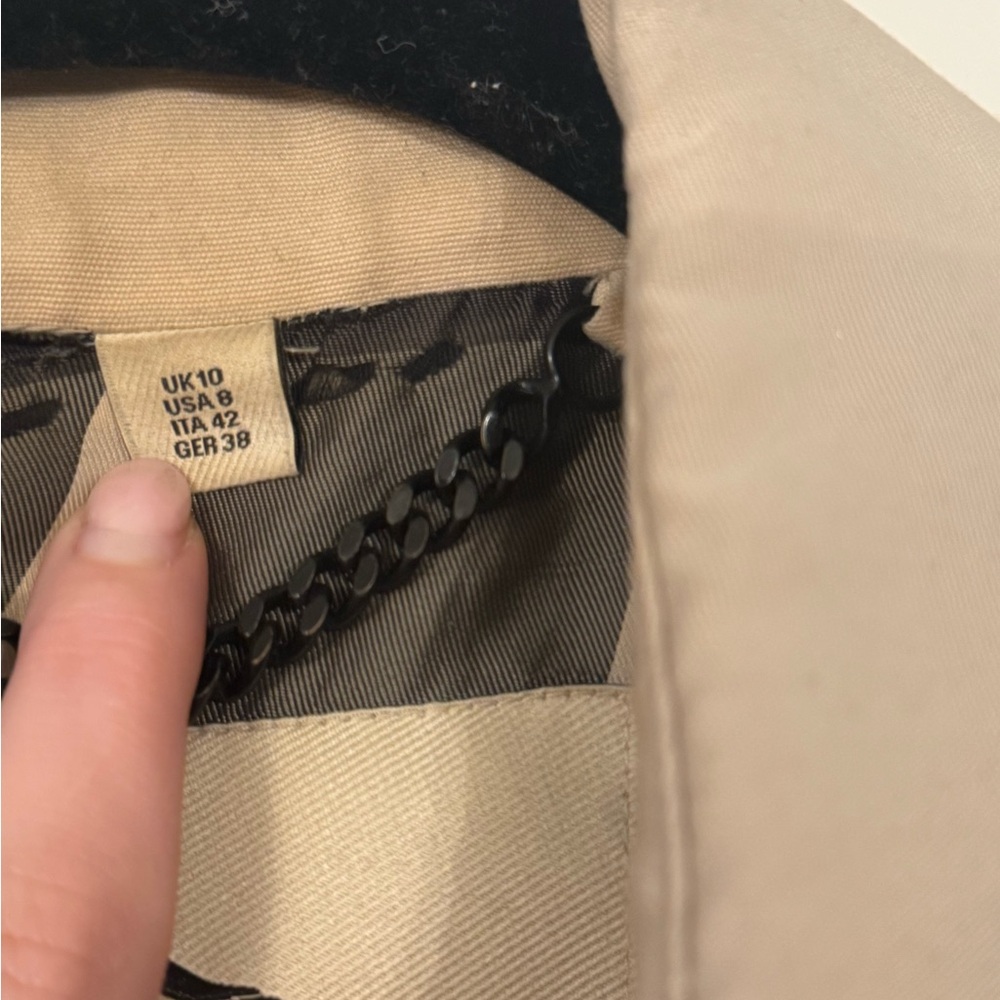 Burberry Women's Tan Trench Coat - Picture 4 of 9